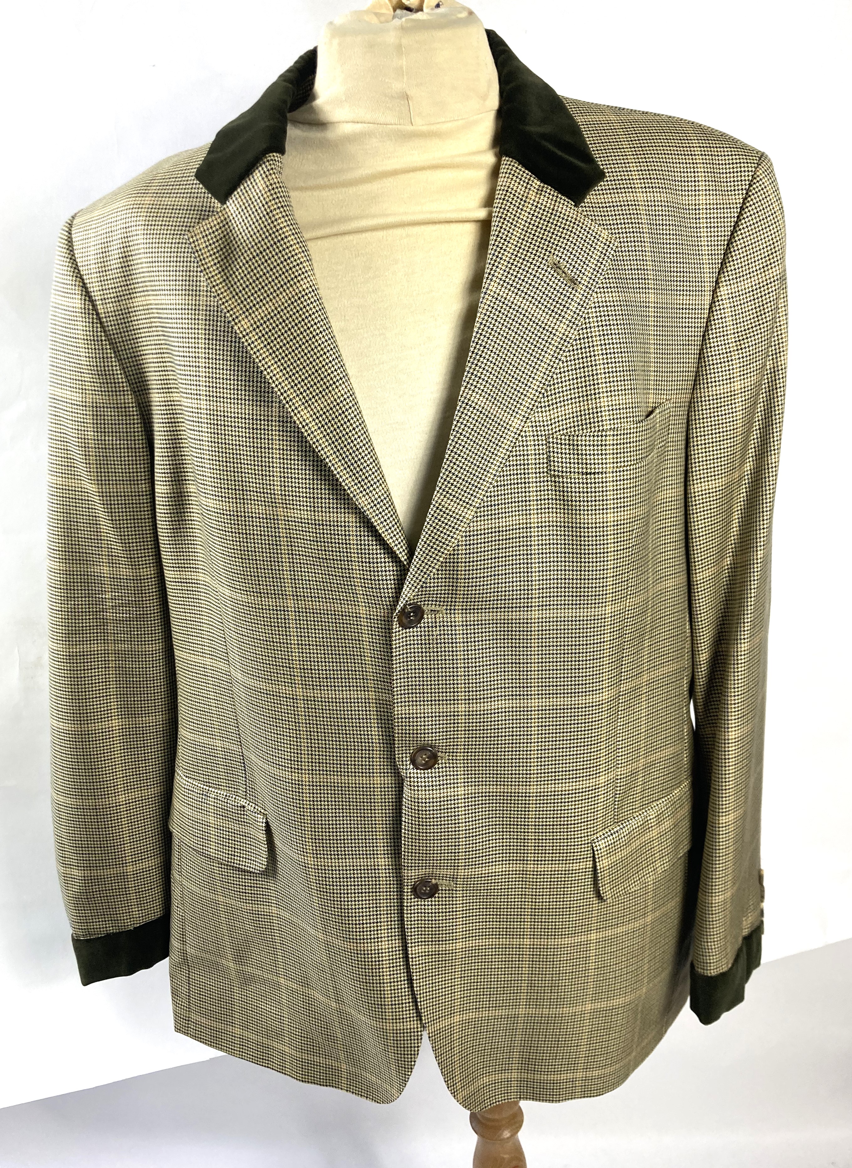 ENSEMBLE DE DEUX VESTES : CHESTER BARRIE,...